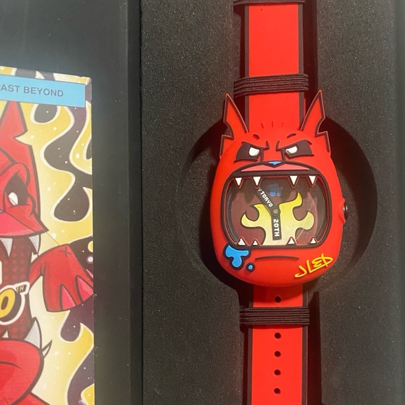 NIB Limited Edition Toy Tokyo x Misfit Fire Cat Watch 20th Anniversary - Picture 13 of 13